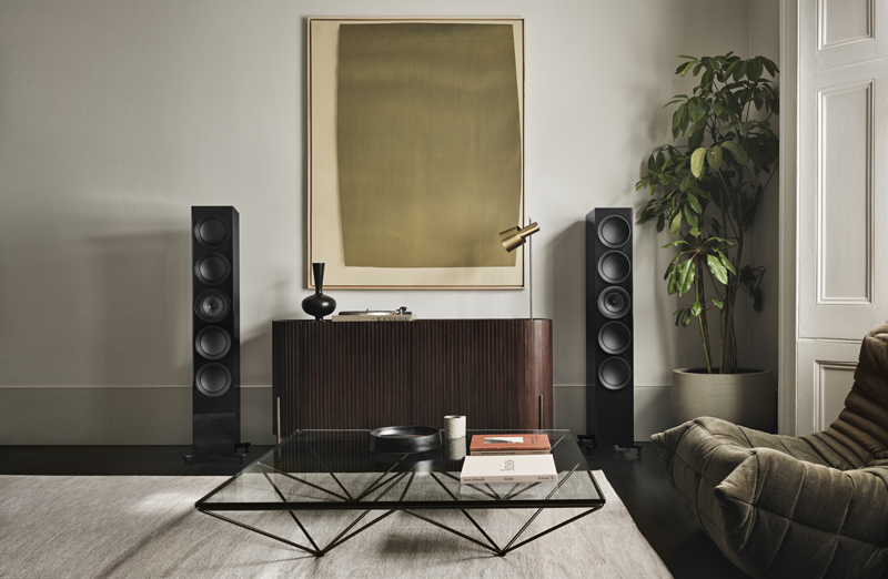 KEF R11 META - Enceinte colonne lifestyle